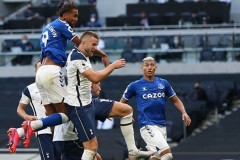 沃尔科特盛赞多纳鲁马：他的气场太强大，定位球没人能压制他