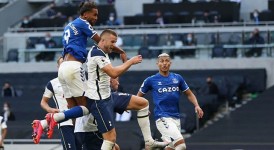 沃尔科特盛赞多纳鲁马：他的气场太强大，定位球没人能压制他